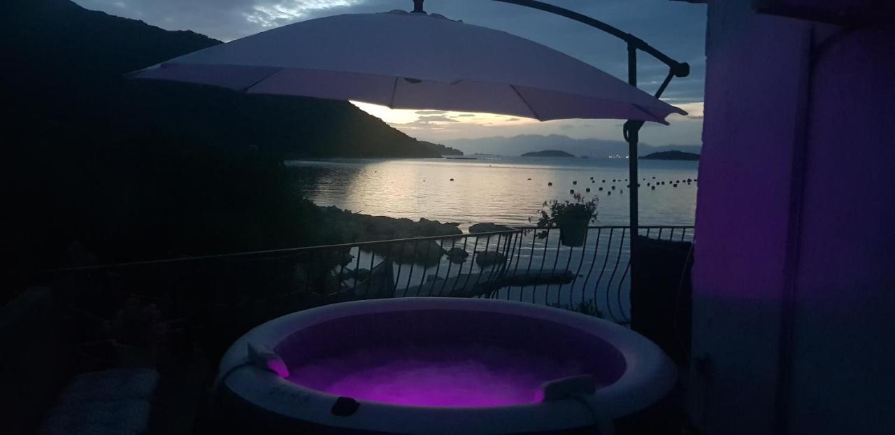 Private Villa By The Sea จูเลียนา ภายนอก รูปภาพ